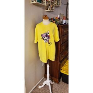 NWOT HELLO KITTY SCREEN PRINTED HALLOWEEN TSHIRT